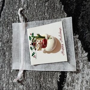 VINTAGE 1999 CHRISTMAS WINTER SNOWMAN HAT PIPE ENAMELED PIN BROOCH COLLE…